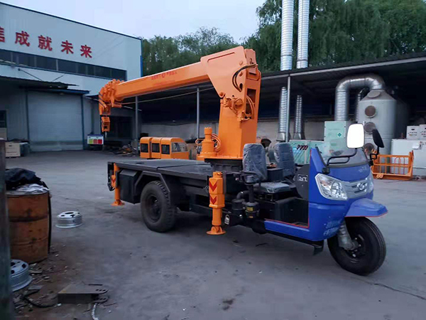 三輪隨車吊價格